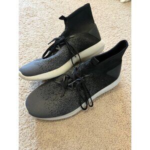 Men’s size 12 under Armour high top running shoes